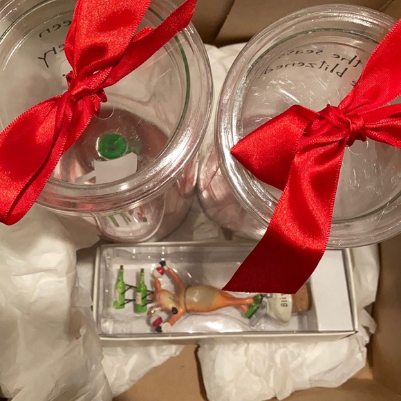 NIB Christmas Wine Glass set w/ festive cork - Picture 9 of 10